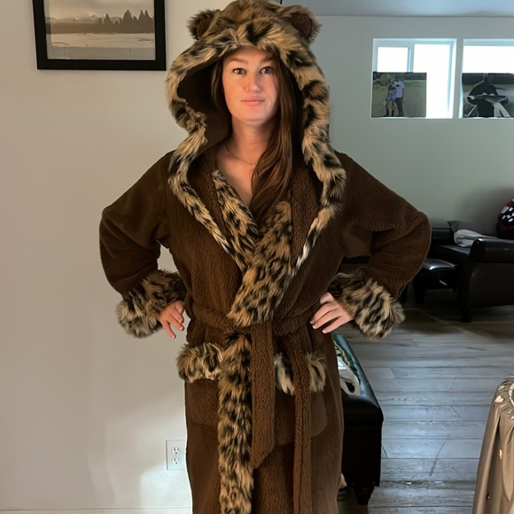 Spirithood Leopard print Robe - Picture 12 of 13